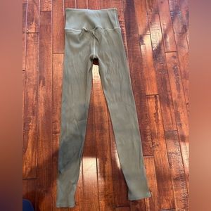 Very gently worn Green Ribbed Carbon38 leggings